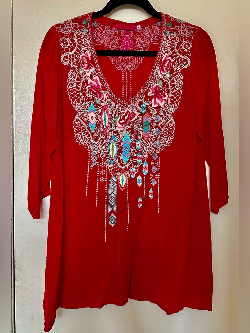 Johnny Was Red (Passionfruit?) Embroidered V‑Neck Boho Tunic Top Size S